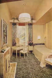 Quarto desenhado por Esmé Gordon, ARIBA, ARIAS, com design de teclas gregas W Wilton Carpet by J