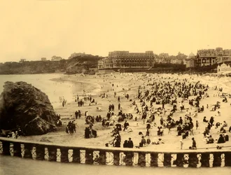 Biarritz - No Grande Plage, c1930.