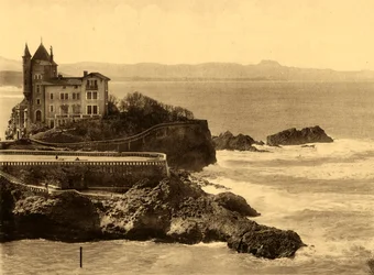 Biarritz - Villa Belza e a Cadeia dos Pirenéus, c1930.