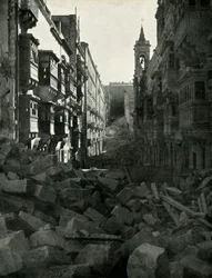 Dano de bomba em uma rua maltesa, Segunda Guerra Mundial, 1942 1944.