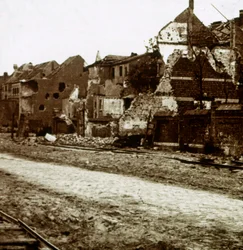 Edifícios bombardeados, Nieuwpoort, Flandres, Bélgica, c1914-c1918