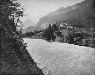 Invasões de Bow River, Banff, NWT, c1897.