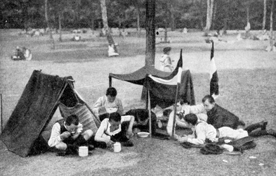 Garotos acampando, Berlim, Alemanha, 1922