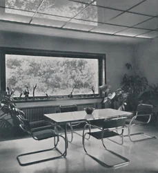 Sala de café da manhã em uma casa em Bucareste por Rudolf Frankel, 1942