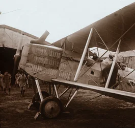 Biplano Breguet prestes a decolar, c1914-c1918