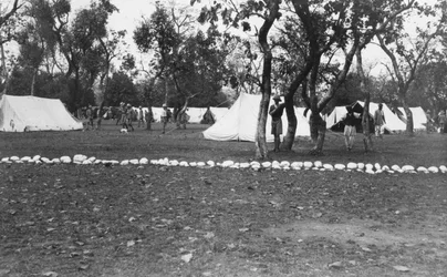 Acampamento do exército britânico no rio Yamuna, Índia, 1917