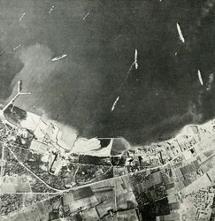 Navios de guerra britânicos na costa maltesa, Segunda Guerra Mundial, 1940-1942 1944.