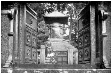 Portão de bronze e túmulo, Shiba Park, Tóquio, Japão, 1904