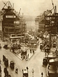 Trabalhos de construção no Piccadilly Circus em Londres, 1926, 1935.