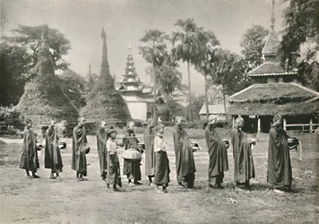 Phoongyies birmaneses que coletam esmolas, 1900.