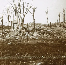 Pelo forte de Tavannes, Verdun, norte da França, c1914-c1918