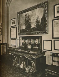 Gabinete de Relíquias de Nelson na Sala do Comitê Lloyds, c1935.