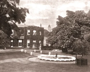 Cambridge Cottage, Kew Green, Londres, 1894.
