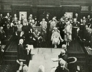 Camberra, Austrália. Sua Majestade Abrindo o Primeiro Parlamento Federal, 9 de maio de 1927, 1937.