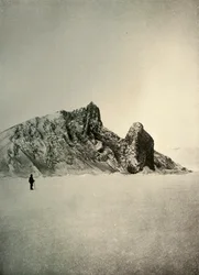 Cape Barne. O pilar no primeiro plano direito é vulcânico, c1908, 1909.