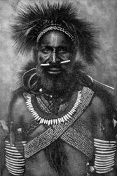 Capitão de uma companhia de combatentes canibais, Nova Guiné, 1922