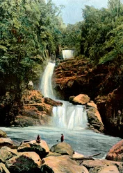Cascata em Namora, Madagascar, final do século XIX