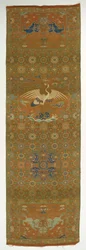 Capa de cadeira com guindaste, leões, dragões, símbolos auspiciosos e florais..., dinastia Qing, século XVIII.