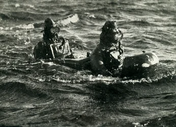 Carruagem de torpedos tripulados, Segunda Guerra Mundial, 1945.