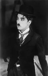Charlie Chaplin 1889-1977, ator e comediante americano, 1928