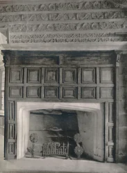 Peça da chaminé na sala de jantar, Haddon Hall, Derbyshire, 1927