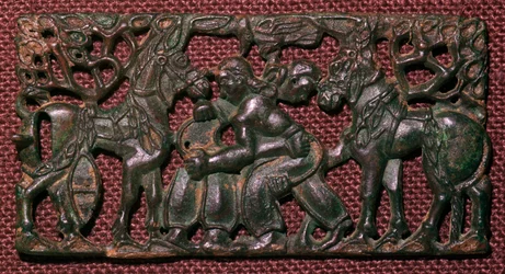 Placa de arnês de bronze chinês de homens de luta livre, século 5 aC
