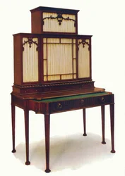 Estante Chiprogale Mahogany Secretaire, meados do século XVIII, 1930.