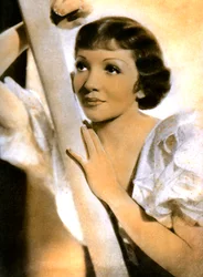 Claudette Colbert, atriz americana nascida na França, 1934-1935
