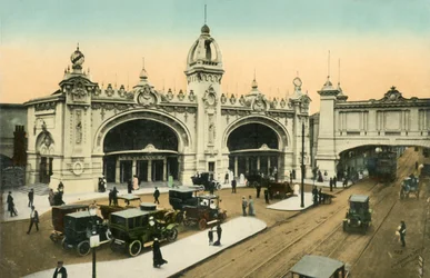 Exposição da Coroação, entrada de Wood Lane, Londres, 1911.