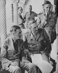 Conselho de Guerra em Argel: Churchill com seus capitães, 1943