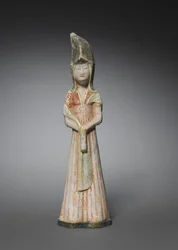 Senhora da corte com touca alta: estatueta de túmulo, c. 700-750.