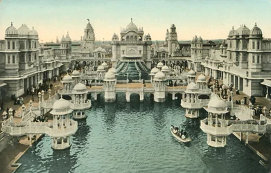 Pátio de Honra, Exposição da Coroação, Londres, 1911.