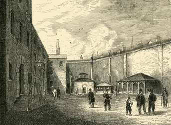 Pátio na prisão de frota, c1872.