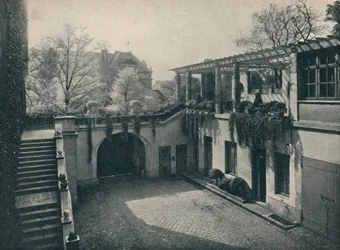 Pátio da Casa Particular, 13 Boulevard Des Invalides, Paris. Alterações de Paul Huillard, c1927