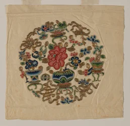 Bordado com motivos recortados, China, dinastia Qing 1644-1911, século XIX.