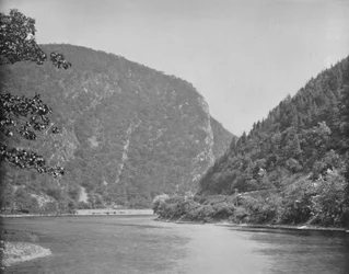 Abertura de água de Delaware, Condado de Monroe, Penn, c1897.