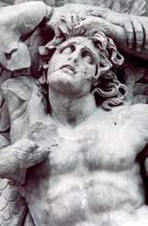 Detalhe do Grande Friso do Altar de Pérgamo, 180-159 aC