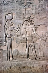 Detalhe de um relevo de Sekhmet e Khnum, Templo de Khnum, Períodos Ptolomaico e Romano