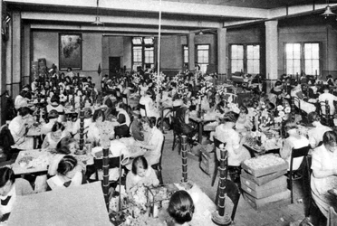 Meninas com deficiência que trabalham na Missão Cristã Agrião e Florista, Londres, 1926-1927
