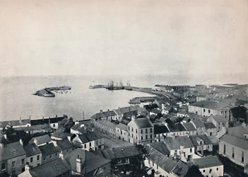 Donaghadee - vista da torre da igreja, mostrando o porto, 1895