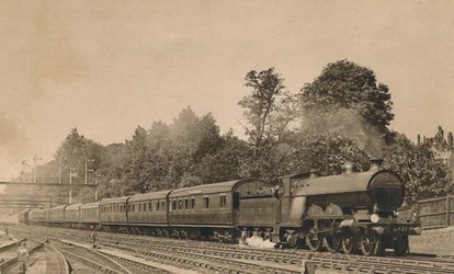Abaixo Brighton Express perto de South Croydon. Motor 4-4-2, nº 421, c1920.