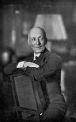 Dr. Thierry de Martel, cirurgião francês, 1935