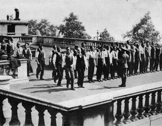 Perfuração de recrutas no telhado da Somerset House, Londres, 1914