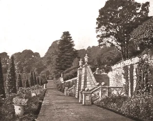 Jardins de Drummond Castle, Perthshire, Escócia, 1894.