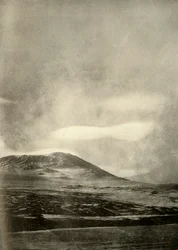 Nuvem de Dumb-Bell acima de Erebus, c1908, 1909.