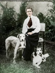 Edith Cavell com seus cães de estimação, c1915