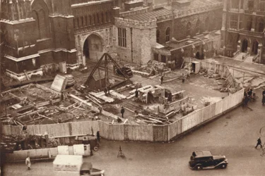 Construção do anexo à Abadia de Westminster antes da coroação do rei Jorge VI, 1937