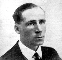 Ernest Raymond 1888-1974, romancista britânico, início do século XX