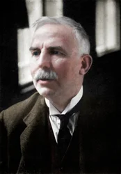 Ernest Rutherford 1871-1937, físico atômico premiado com o Nobel, c1908.