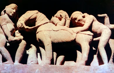 Escultura erótica, templo hindu, Khajuraho, Índia, 950 - 1050